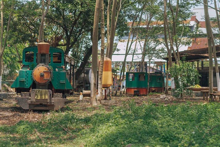 Menyusuri Jalur Kereta Tebu Decauville di Jatibarang